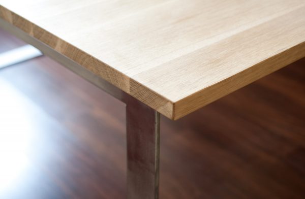 Das Design vom Tisch Detail Holz Metall